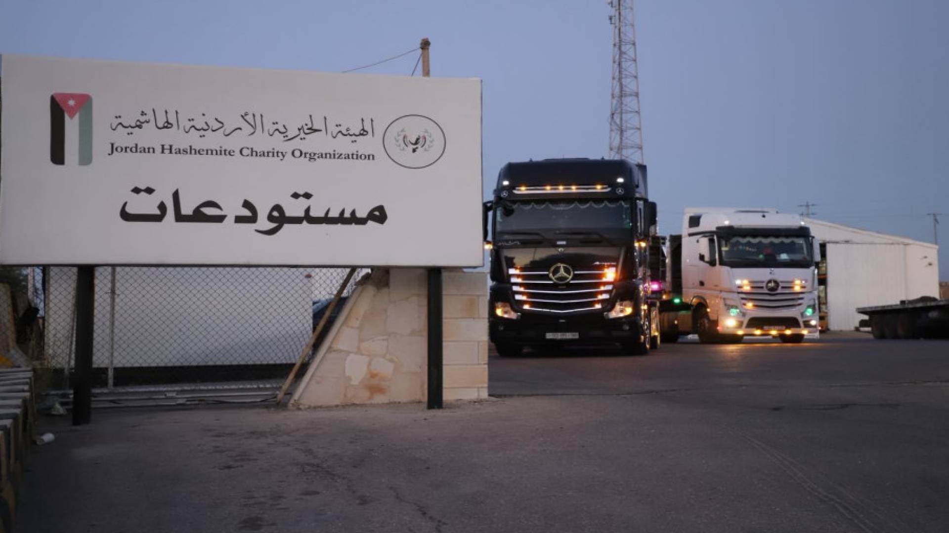 الأردن يسير قافلة إغاثية جديدة إلى لبنان تضم 28 شاحنة مساعدات