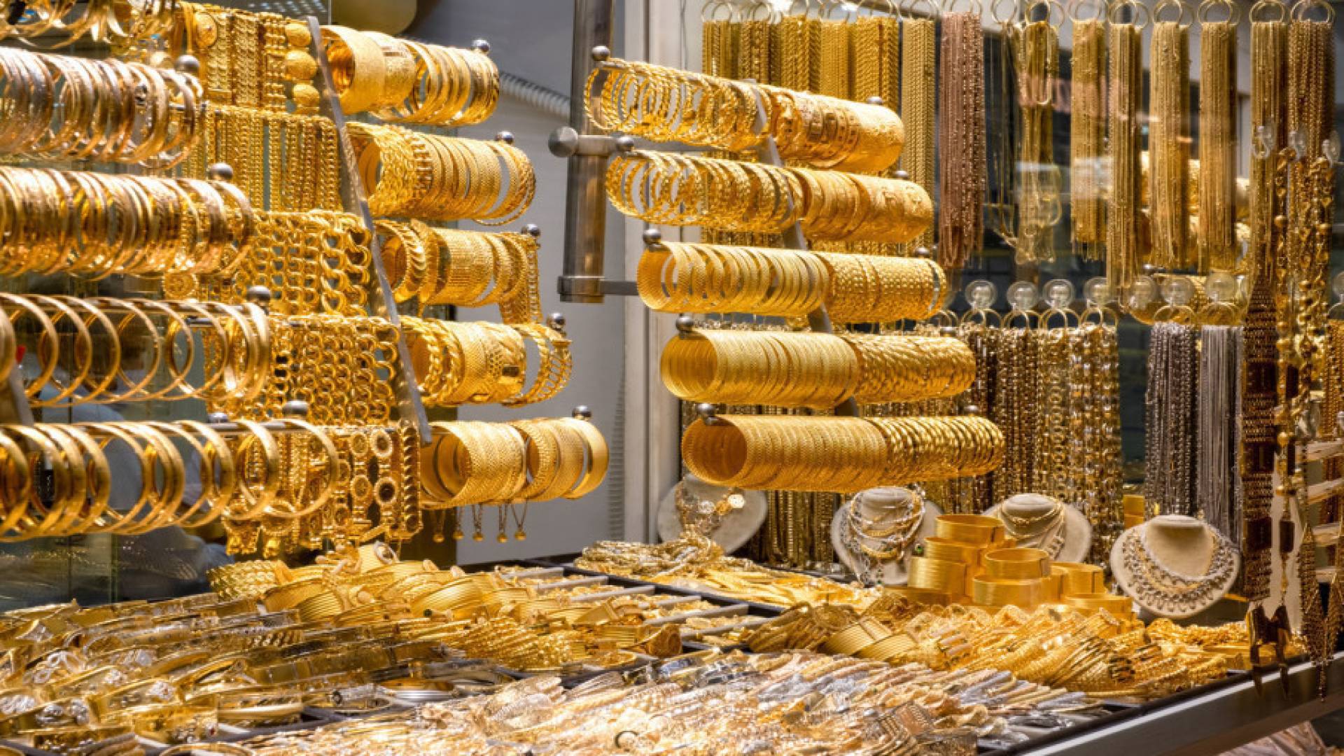 انخفاض قياسي لأسعار الذهب والليرات في الأردن بمقدار 2.70 دينار للغرام