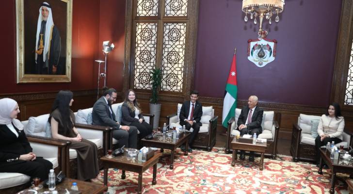 العيسيوي يلتقي وفدا من جمعية طلاب الصيدلة الأردنية