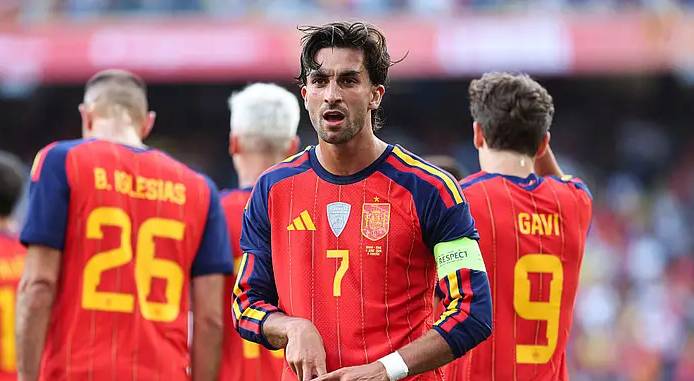 لاعب منتخب إسبانيا