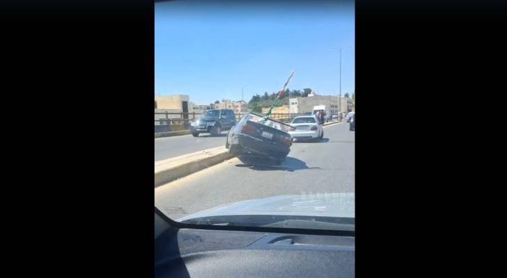 حادث تصادم بين 3 مركبات على جسر ناعور