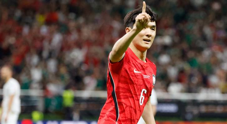 لاعب كوري جنوبي يحتفل بهدف خلال كأس العالم 2026