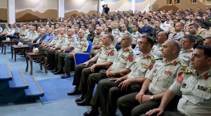 مندوبا عن الملك.. اللواء الركن الحنيطي يرعى حفل تخريج دورة القيادة والأركان 66 المشتركة 30