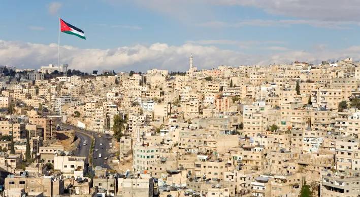 الأردن يعفي الطلبة العراقيين في المدارس من التبرعات المدرسية