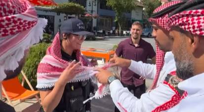 مشجعي الأردن في أمريكا يمازحون الشرطة