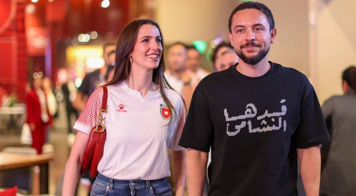 ولي العهد يتابع مباراة المنتخب