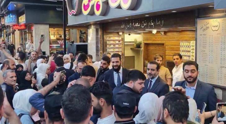 جولة أحمد الشرع بالشوارع الشعبية