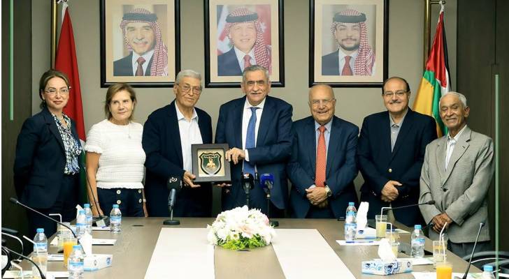رئيس مجلس إدارة مجموعة الصايغ رجل الأعمال ميشيل فائق الصايغ ورئيس الجامعة الأردنية الدكتور نذير عبيدات