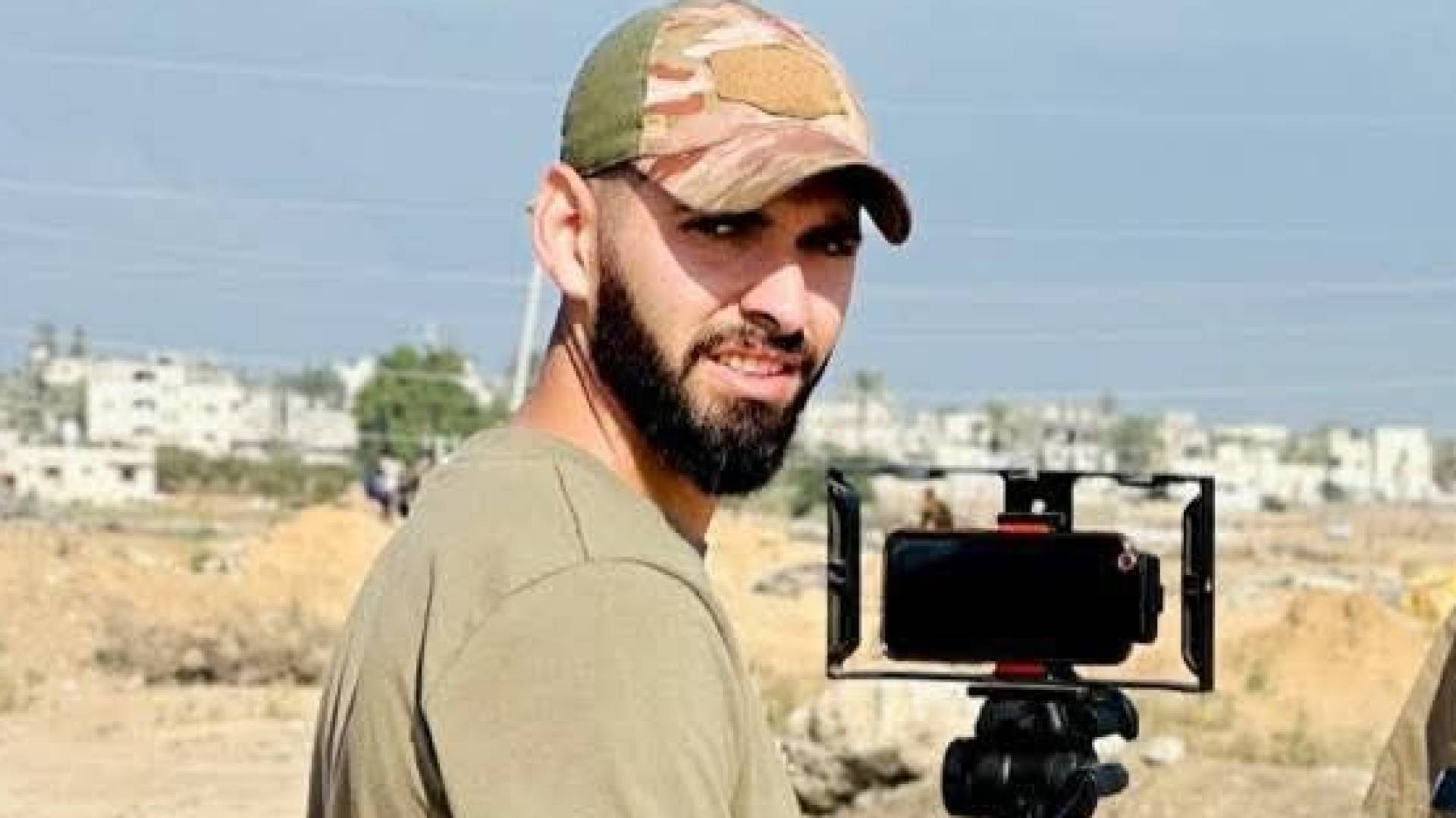 استشهاد المصور الصحفي في قناة "الجزيرة" أحمد وشاح في قصف استهدف منزلا بالبريج
