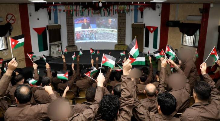 نزلاء مراكز الإصلاح والتأهيل يتابعون مواجهة النشامى أمام الجزائر