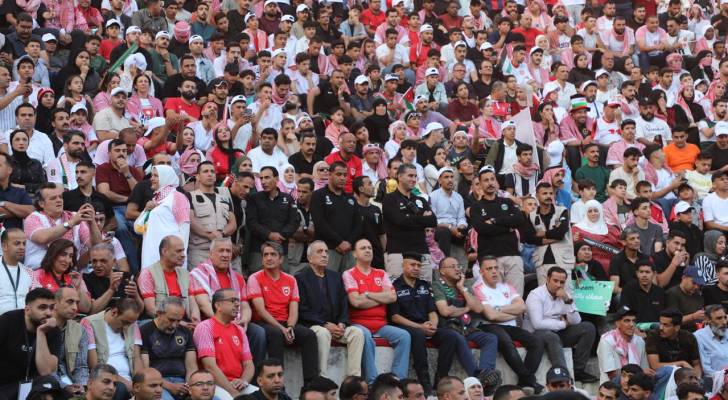 حضور جماهيري في المدرج الروماني