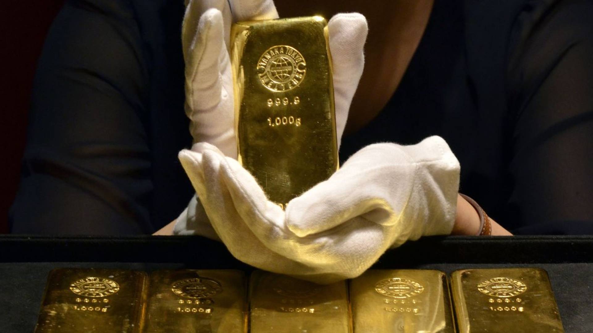 أسعار الذهب في الإمارات تتراجع الأربعاء بضغط من صعود الدولار وعالميا الأوقية تفوق 4000 دولار
