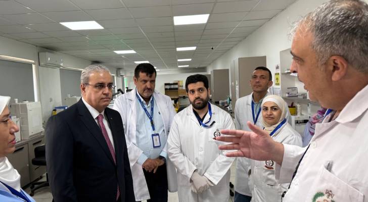 بعد زيارة تفقدية مفاجئة.. وزير الصحة يقرر نقل المختبرات الرئيسية ويأمر بتأمين كافة نواقصها