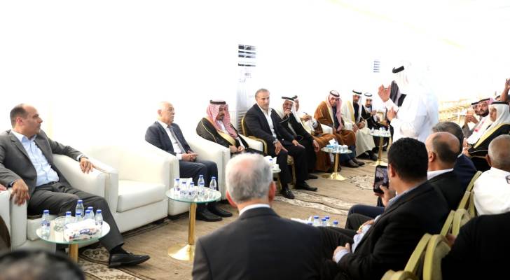 مندوبا عن الملك وولي العهد.. العيسوي يعزي عشيرة الفايز