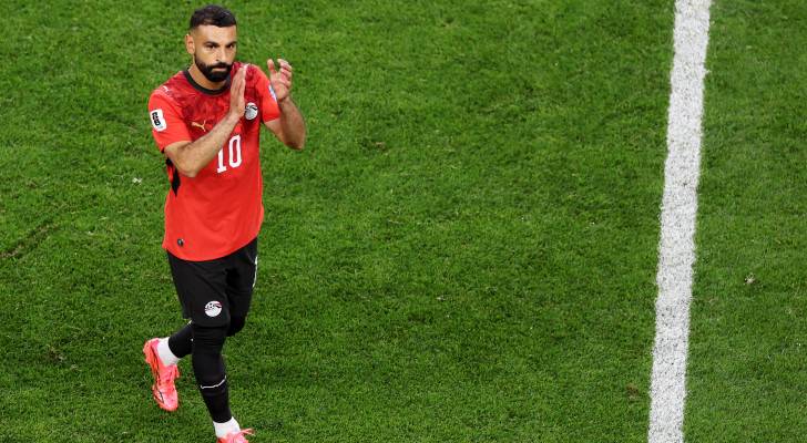 محمد صلاح يغادر الملعب مصابا