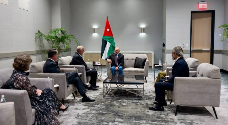 الملك يلتقي عمدة مدينة أرلينغتون في ولاية تكساس الأمريكية