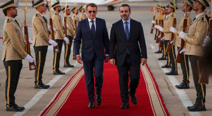 الرئيس الفرنسي إيمانويل ماكرون و وزير الخارجية والمغتربين السوري أسعد حسن الشيباني