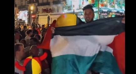 جماهير بلجيكا تحتفل وترفع علم فلسطين في بروكسل