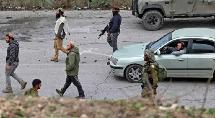 مستوطنون يحملون السلاح في شوارع الضفة الغربية