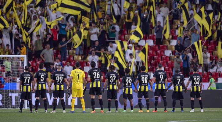 لاعبو اتحاد جدة وجماهيرهم