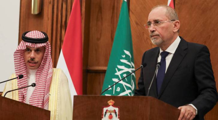 وزير الخارجية أيمن الصفدي ووزير الخارجية السعودي