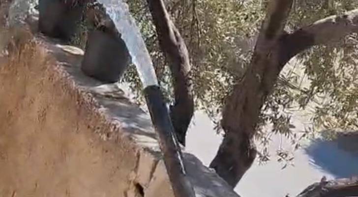 ضبط اعتداء على خط رئيسي في عين الباشا لتزويد مجمع سكني وصهاريج مخالفة