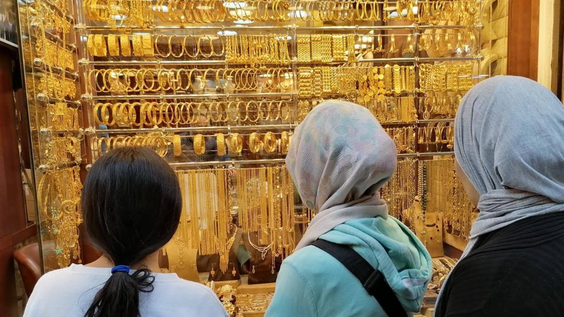 تصريحات ترمب عن مضيق هرمز تزلزل أسعار الذهب في الأردن