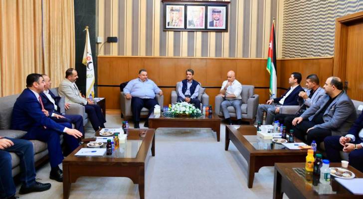 وزير الشباب يبحث مع أندية إربد مشروع ستاد الحسن