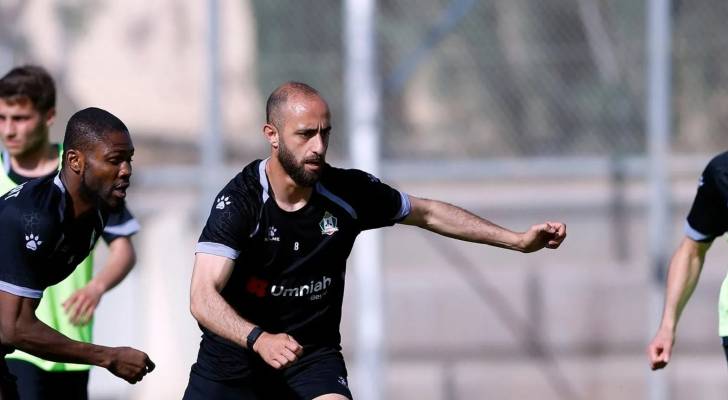 لاعب خط الوسط المتميز محمود شوكت