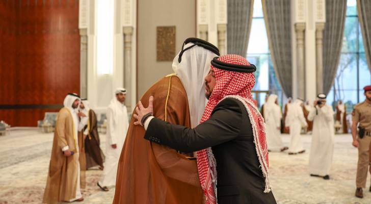 ولي العهد يقدم العزاء إلى أمير دولة قطر بوفاة الشيخ حمد