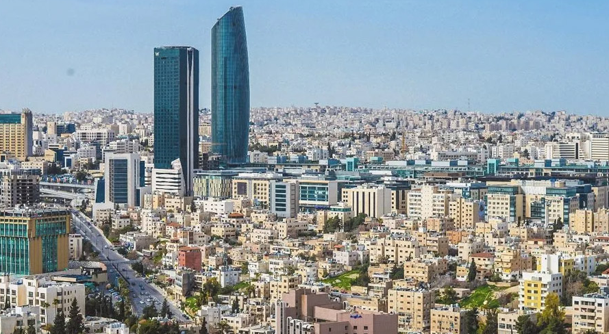 استقرار الطقس في عمان وسط أجواء صيفية صافية حتى نهاية الأسبوع