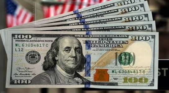 تراجع مستمر للدولار الأمريكي بفعل بيانات التضخم رغم قفزة أسعار النفط