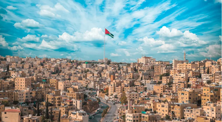 طقس صيفي اعتيادي في عمان.. أجواء صافية والحرارة حول معدلاتها الطبيعية