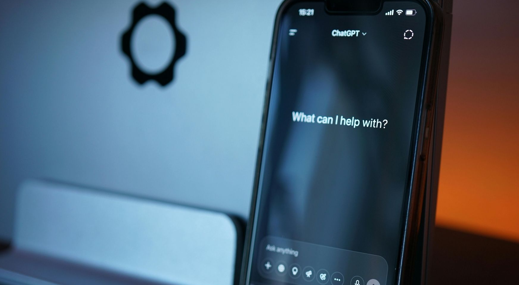 أزمة تقنية تثير الجدل.. تحديث "ChatGPT" الأخير "يتصرف من تلقاء نفسه"