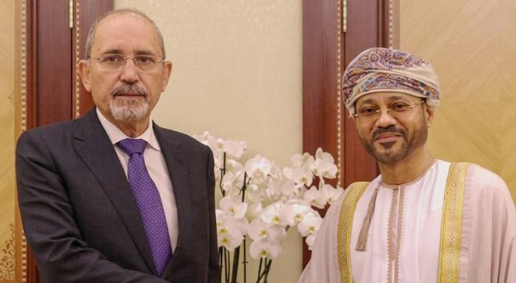 الصفدي والبوسعيدي يبحثان وقف التصعيد ويؤكدان أهمية صون أمن الملاحة بمضيق هرمز