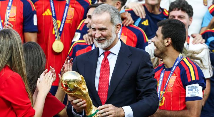 الرئيس الفلسطيني محمود عباس يهنئ ملك إسبانيا ورئيس وزرائها بلقب كأس العالم 2026