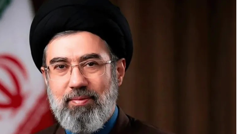 إعلام عبري: مجتبى خامنئي حي ومصاب داخل إيران ويدير القرارات وسط حراسة مشددة