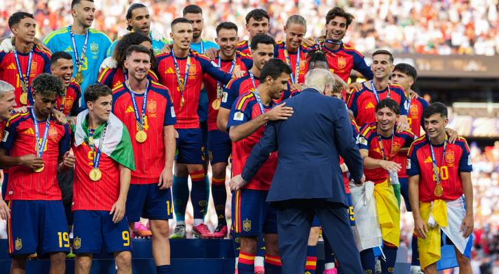 جدل حول لقطات منصة التتويج في نهائي المونديال بين ترمب والمنتخب الإسباني