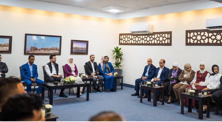 ولي العهد يلتقي شبابا من الكرك ويشيد بمهارات الأردنيين في القطاع التقني