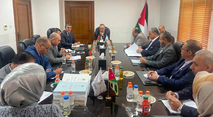 وزير المالية يطلع على سير العمل في إعداد مشروع قانون موازنة 2027