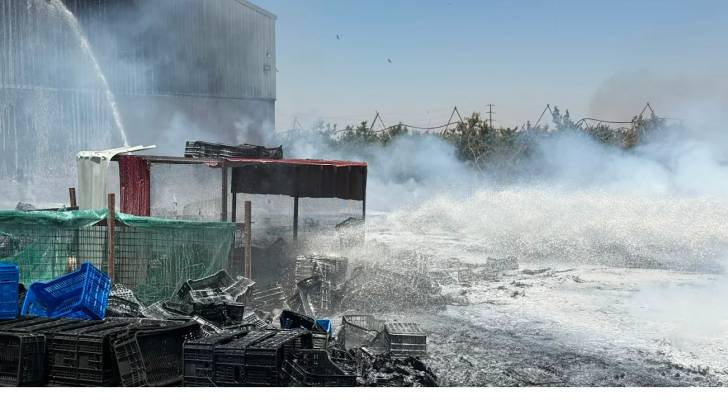 الدفاع المدني يسيطر على حريق مزرعة في البادية الشمالية الشرقية وينقذ الأشجار المجاورة