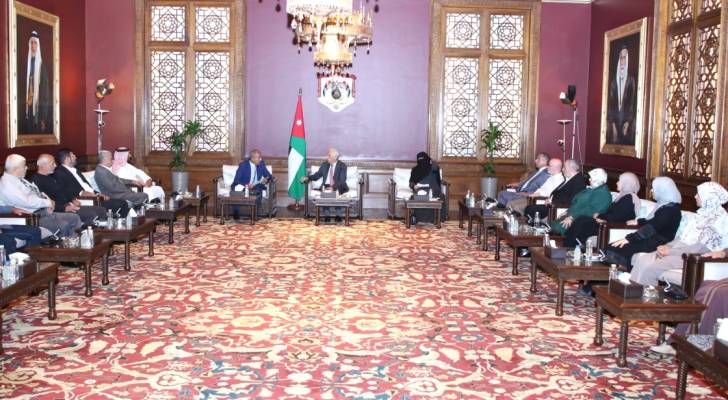 العيسوي أثناء لقائه وفدا من أبناء قرى بني هاشم