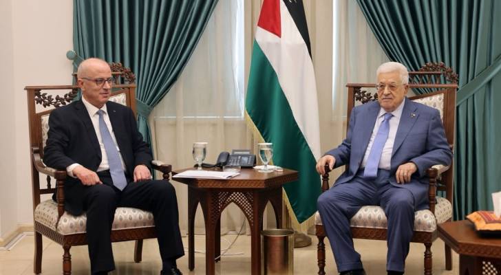 رئيس دولة فلسطين محمود عباس و رئيس لجنة الانتخابات الـمركزية رامي الـحمد الله