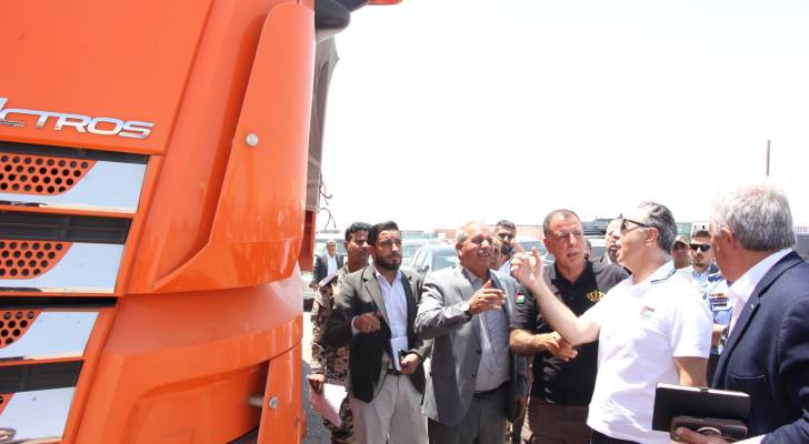 جولة وزارية لمعبر الكرامة