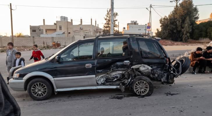 سيارة متضررة إثر الحادث
