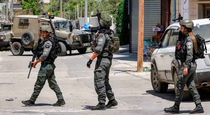 الاحتلال ينفذ أوسع اقتحام لمخيم قلنديا ويحرم الأهالي من صلاة الفجر