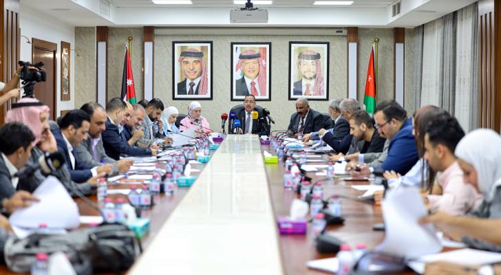 اللجنة الإدارية النيابية، برئاسة النائب خليفة الديات