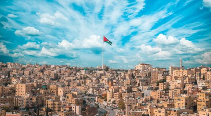 طقس الخميس.. أجواء صيفية معتدلة وانخفاض ملحوظ على درجات الحرارة في عمان
