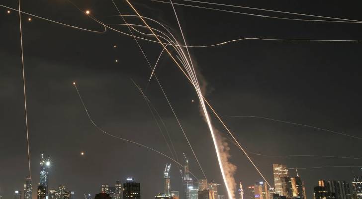 إطلاق صواريخ اعتراضية في تل أبيب