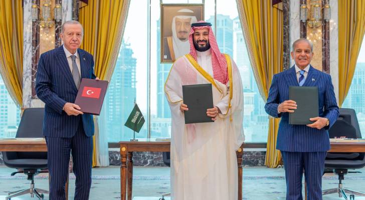 الرئيس التركي وولي العهد السعودي ورئيس الوزراء الباكستاني